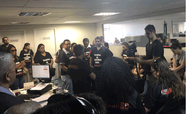 Servidores ocupam secretaria do GDF para cobrar concurso e protestar contra reforma da previdência