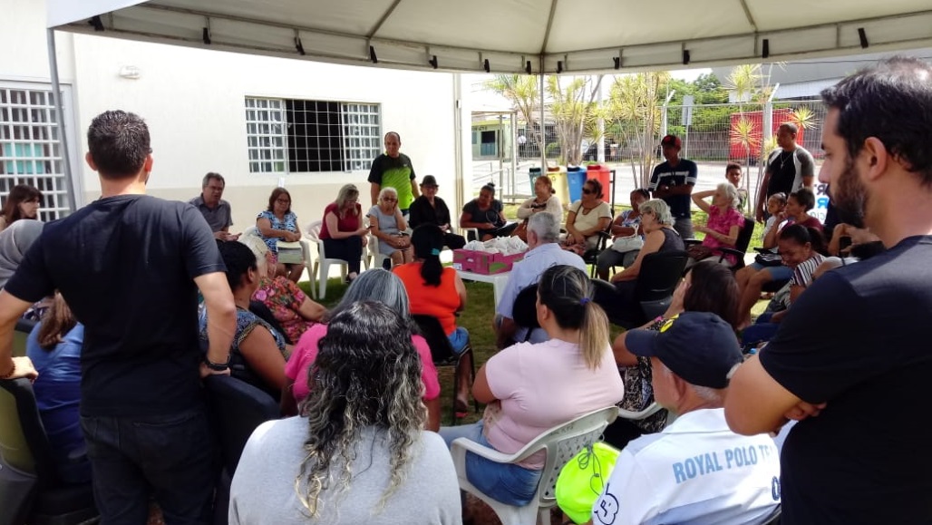 Reunião aberta no Riacho Fundo 1 debate sobre o descaso do poder público com a assistência social