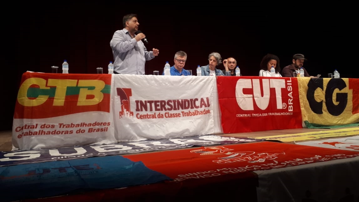 Centrais sindicais fazem plenária em defesa do serviço público
