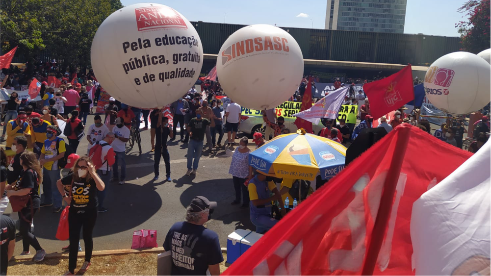 Ato contra a PEC-32 é realizado em Brasília